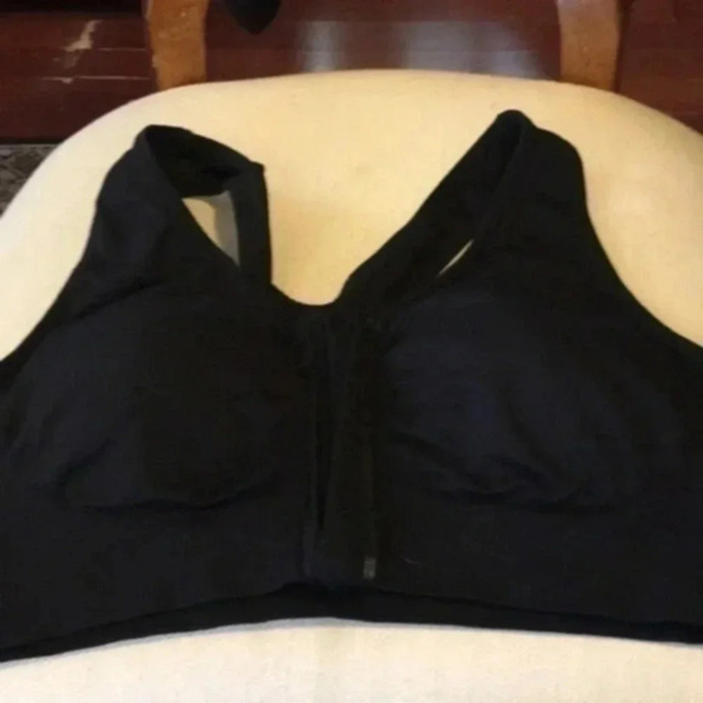 un brand sport bras  bust 34
